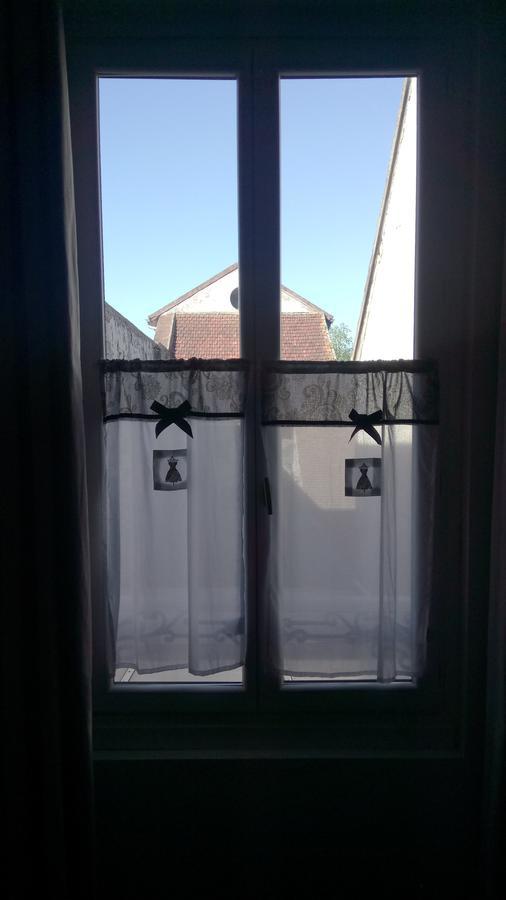 Maison De Ville Bed & Breakfast Magny-en-Vexin Exterior photo